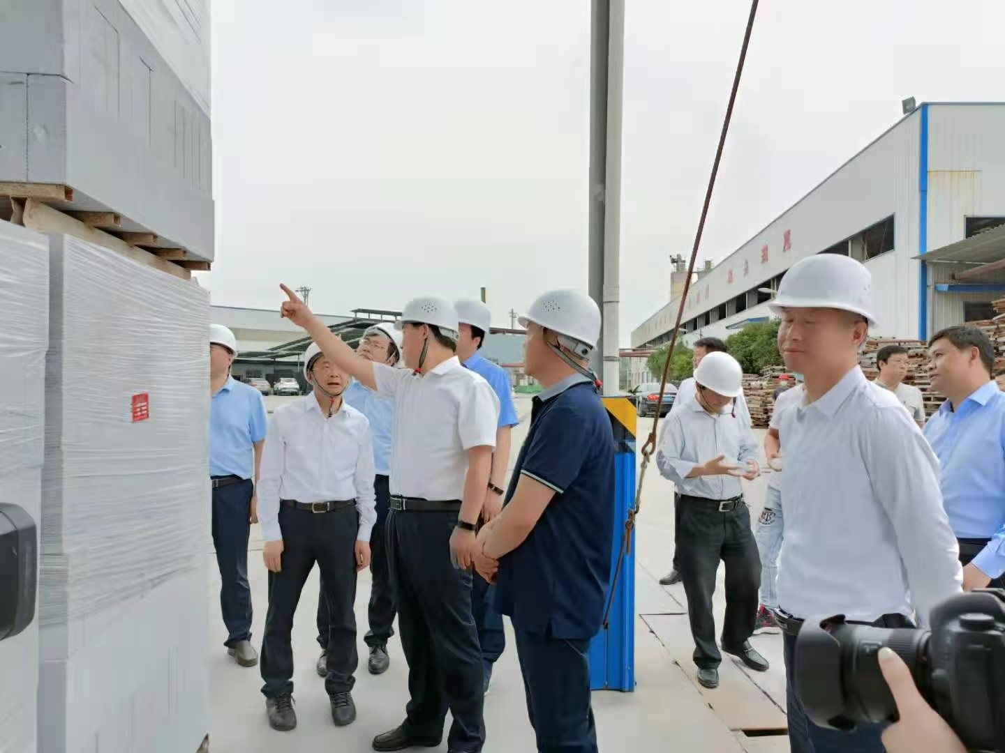 熱烈歡迎市長(cháng)趙俊民來(lái)陜西滿(mǎn)意環(huán)保建材公司視察調研